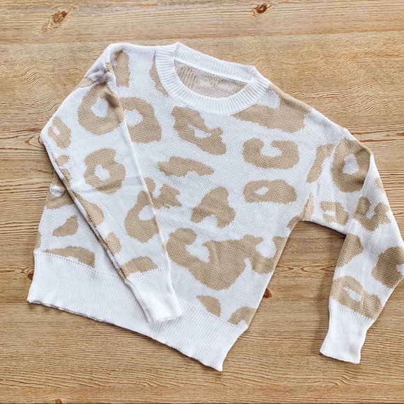 Boutique | Leopard Scattered Print Sweater - Picture 6 of 8